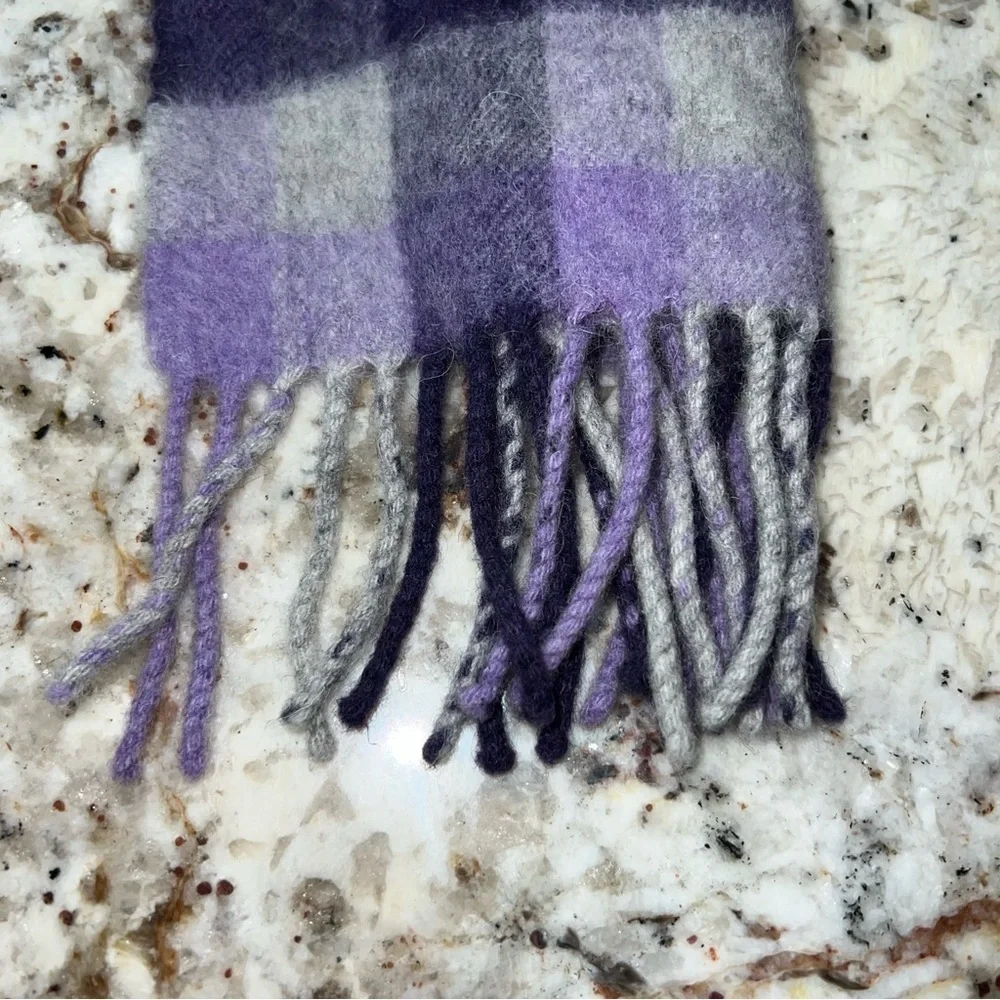 Ballantrae Edinburgh 100% Lambswool Purple and Gray Plaid Scarf - Picture 4 of 8